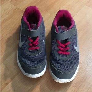 Selling nike shoe size 3